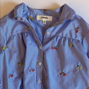 Cropped blue and floral collared tee